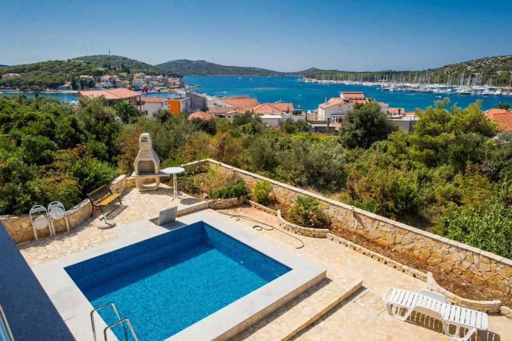 Villa en Rogoznica, Croacia, 440 m² - imagen 1