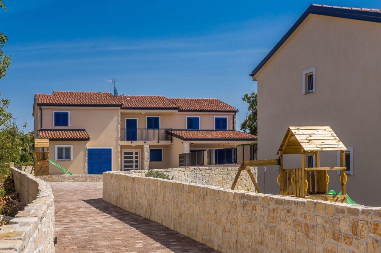 Villa Kras, Dobrinj, Croacia, 323 m² - imagen 1