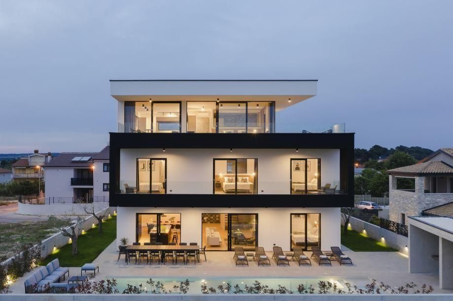 Villa en Pula, Croacia, 470 m² - imagen 1