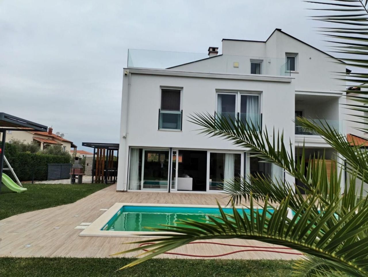 Villa en Poreč, Croacia, 265 m² - imagen 1
