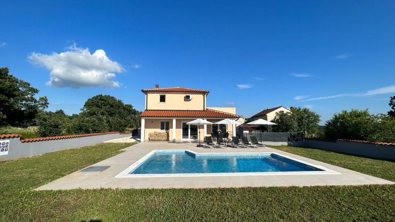 Villa à Fažana, Croatie, 149 m² - image 1