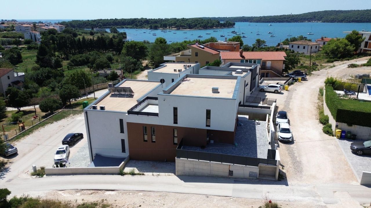 Villa en Medulin, Croacia, 300 m² - imagen 1