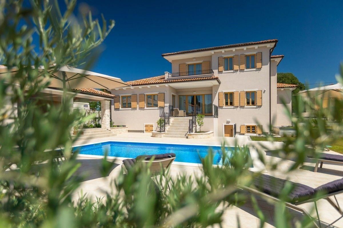Villa à Rovinj, Croatie, 438 m² - image 1