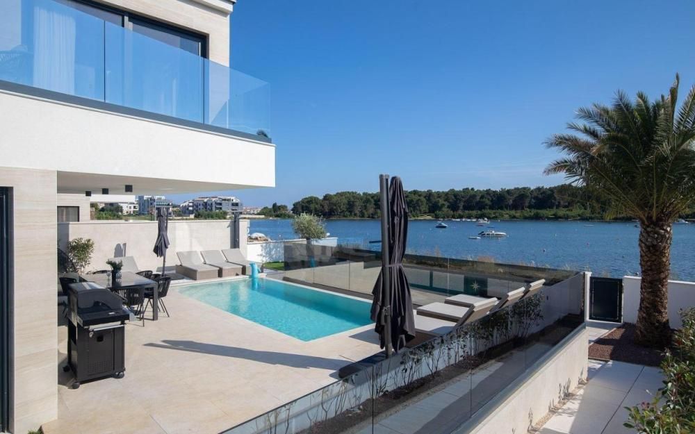 Villa en Medulin, Croacia, 340 m² - imagen 1