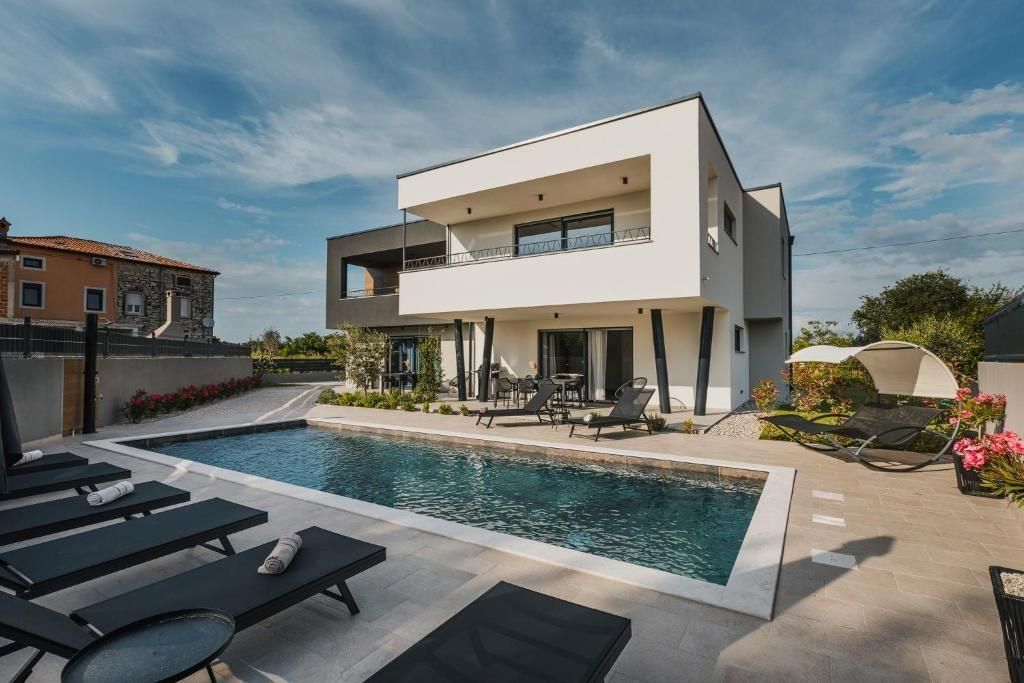 Villa in Umag, Croatia, 303 m² - picture 1