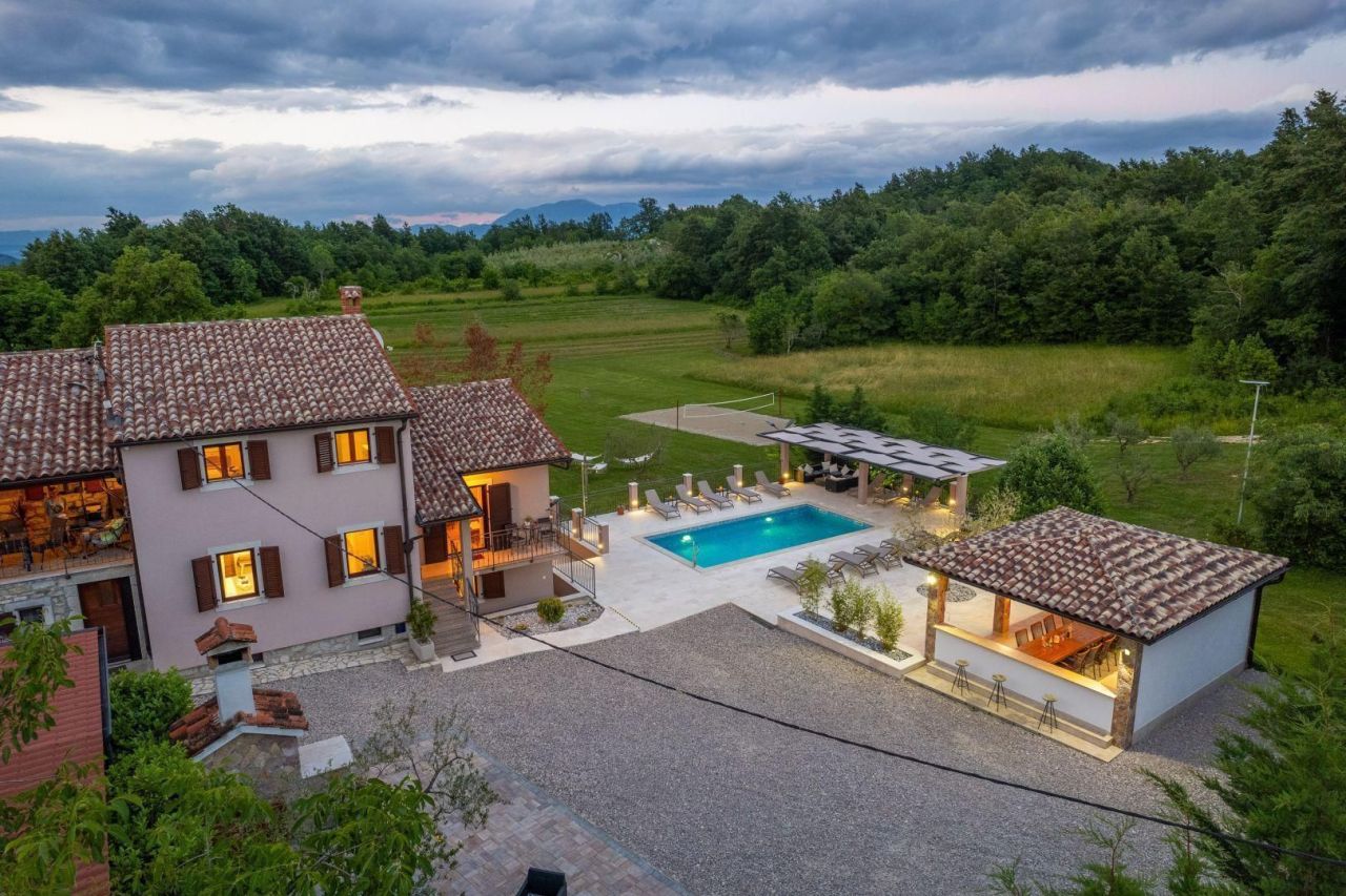 Villa Pićan, Croatie, 450 m² - image 1