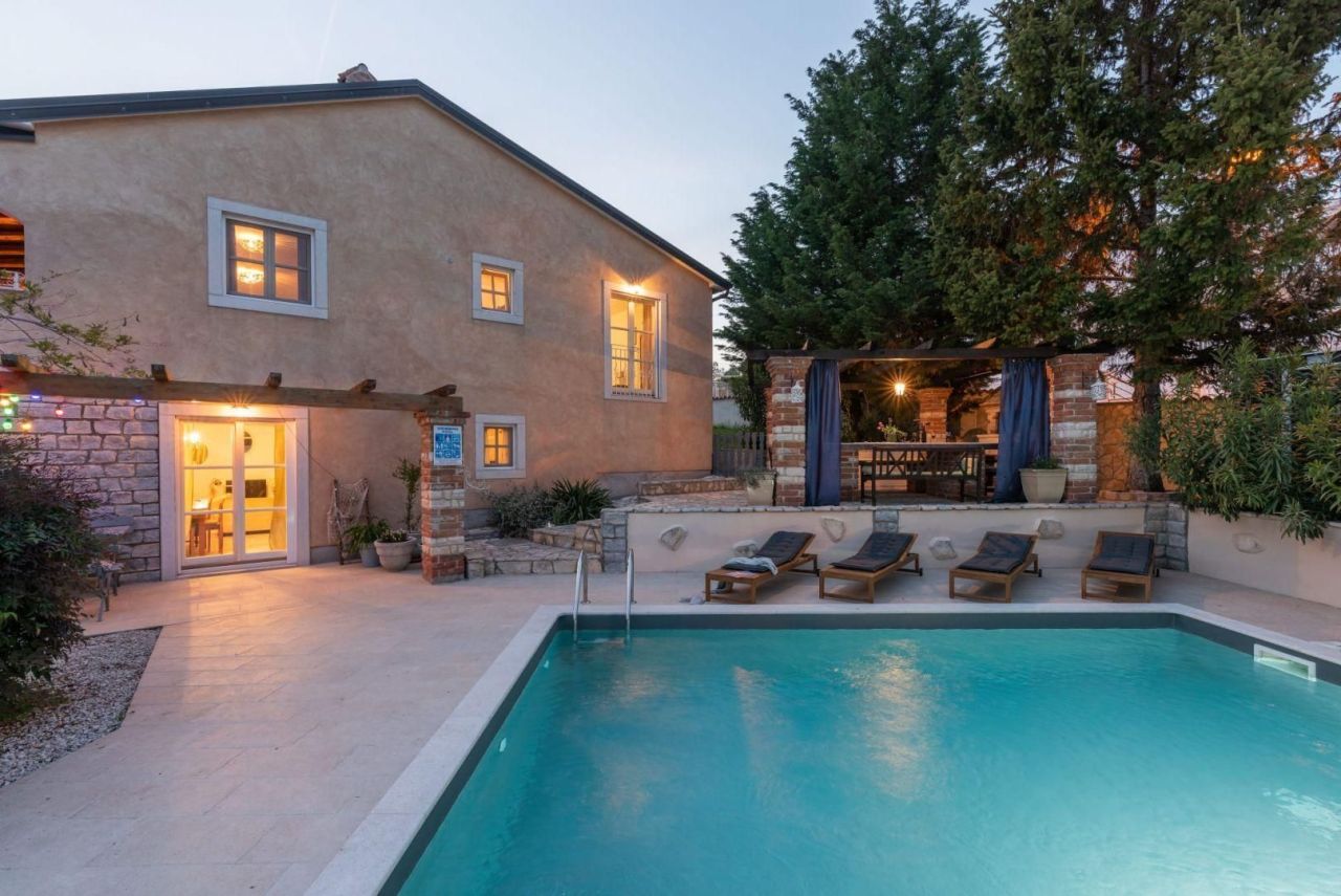 Villa à Poreč, Croatie, 180 m² - image 1