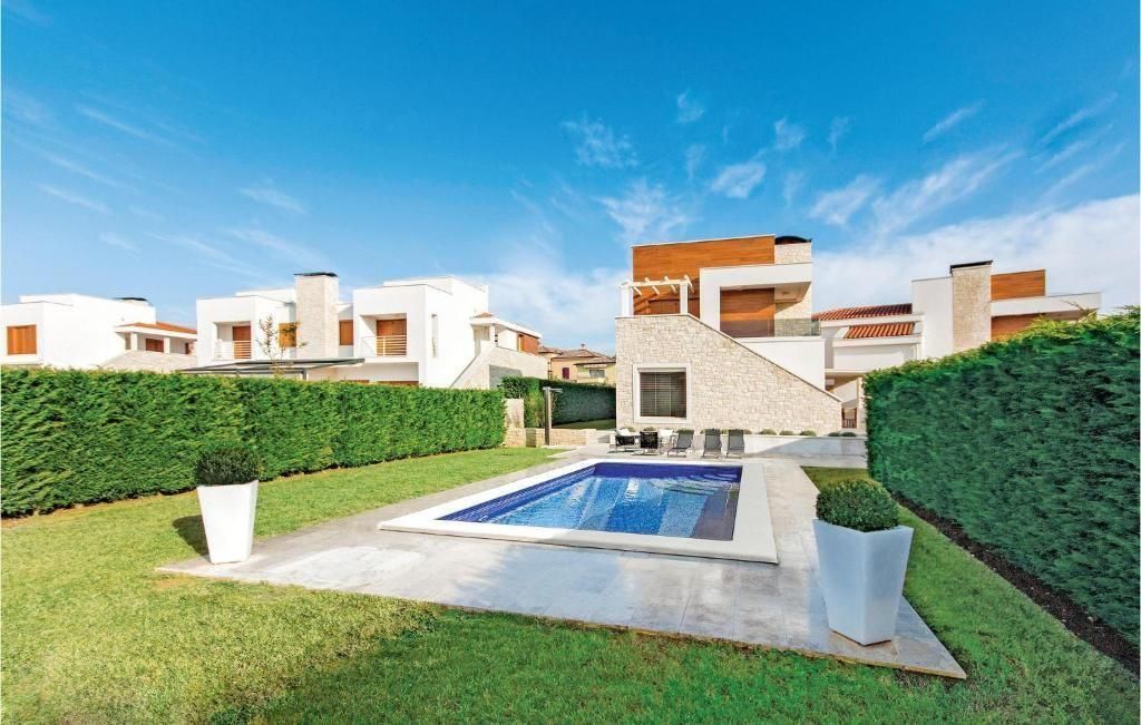 Villa à Poreč, Croatie, 150 m² - image 1