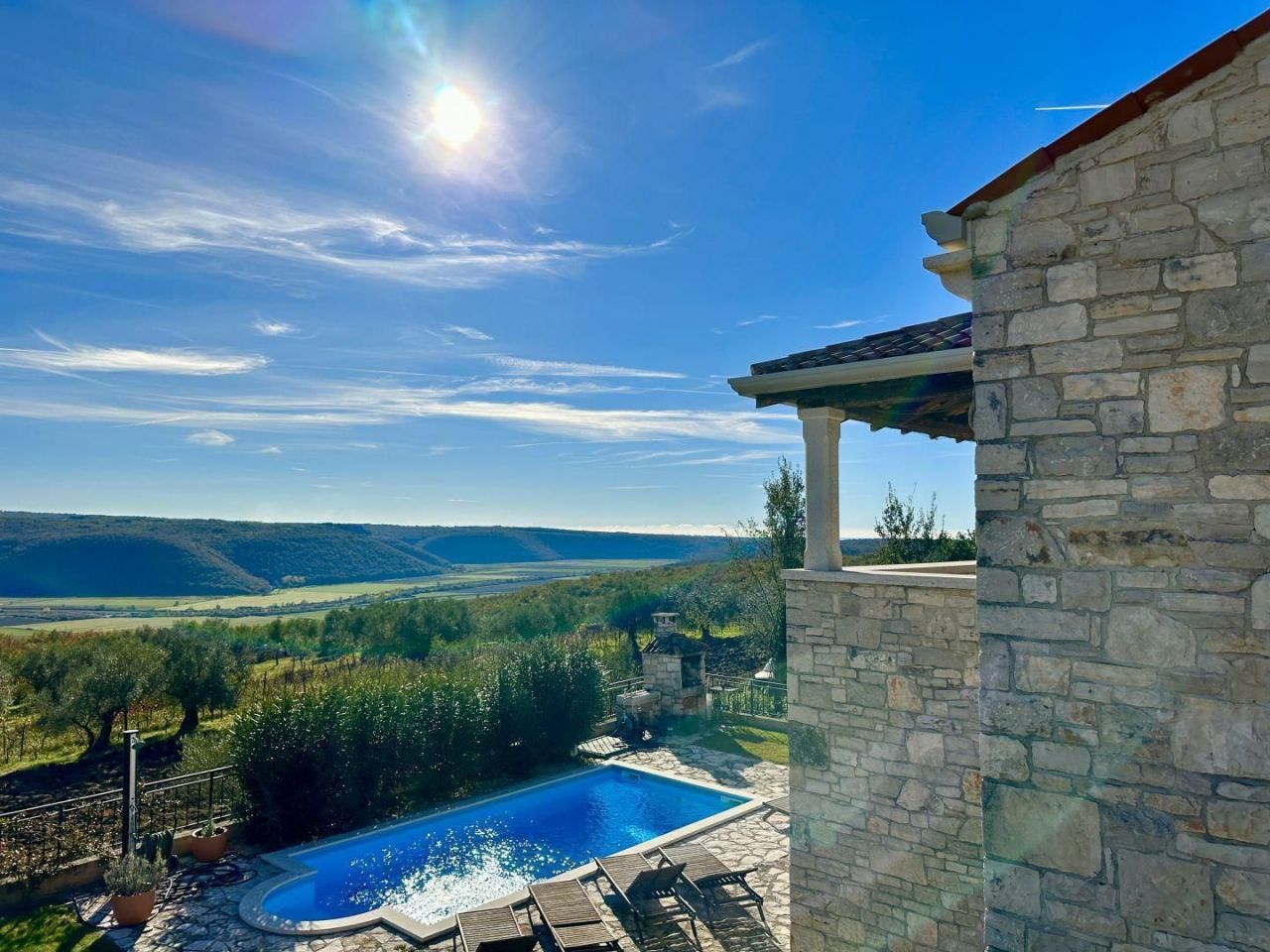 Villa in Buje, Croatia, 200 m² - picture 1
