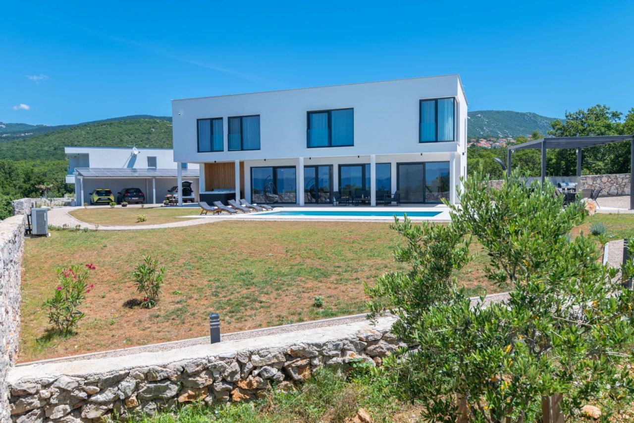 Villa à Crikvenica, Croatie, 260 m² - image 1