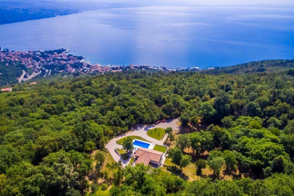 Villa à Opatija, Croatie, 200 m² - image 1
