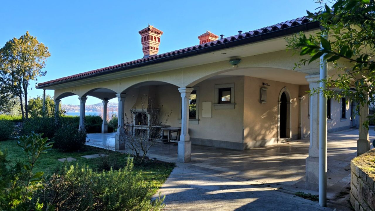 Villa in Umag, Croatia, 300 m² - picture 1