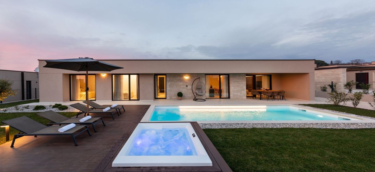 Villa in Poreč, Kroatien, 163 m² - Foto 1