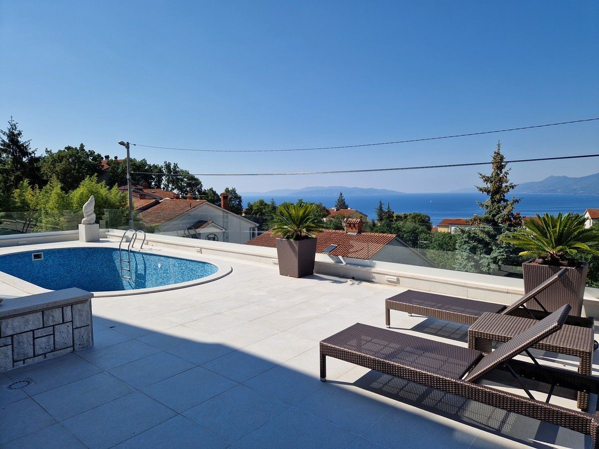 Villa en Rijeka, Croacia, 750 m² - imagen 1