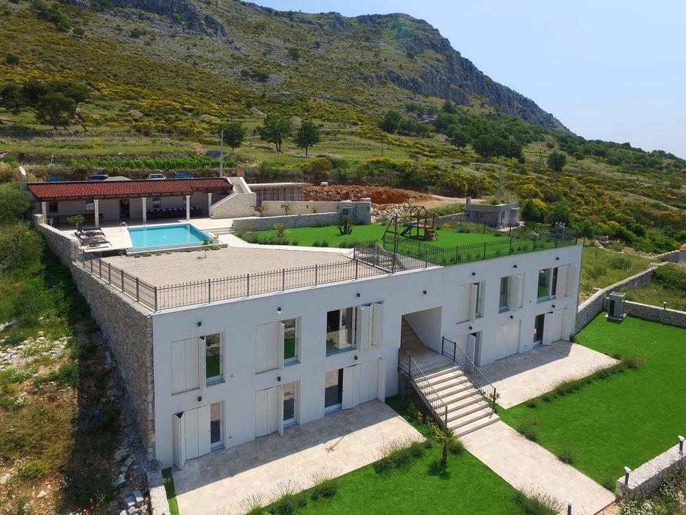 Villa in Split, Croatia, 480 m² - picture 2
