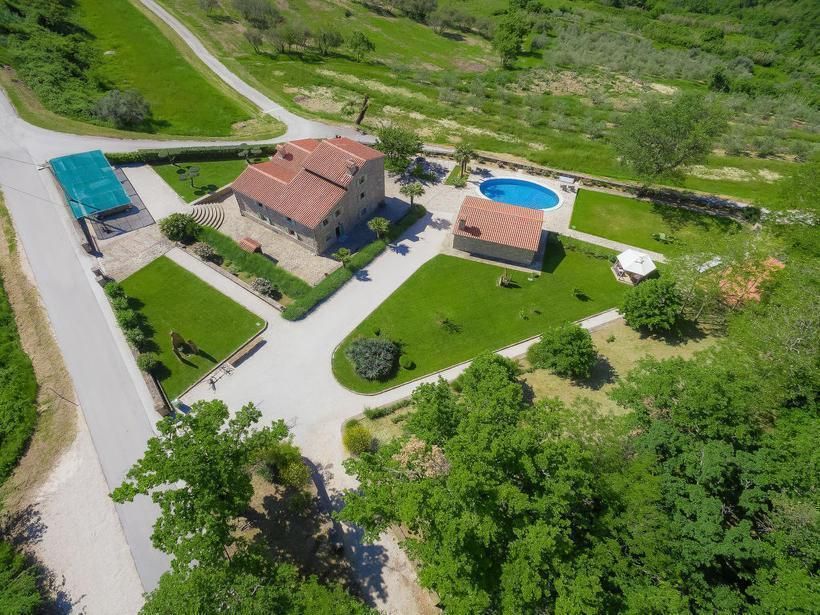 Hôtel à Buje, Croatie, 240 m² - image 2