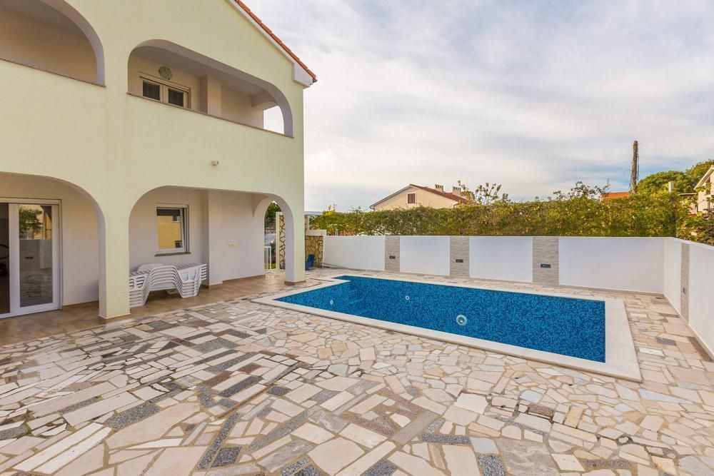 Villa in Malinska-Dubasnica, Croatia, 456 m² - picture 2