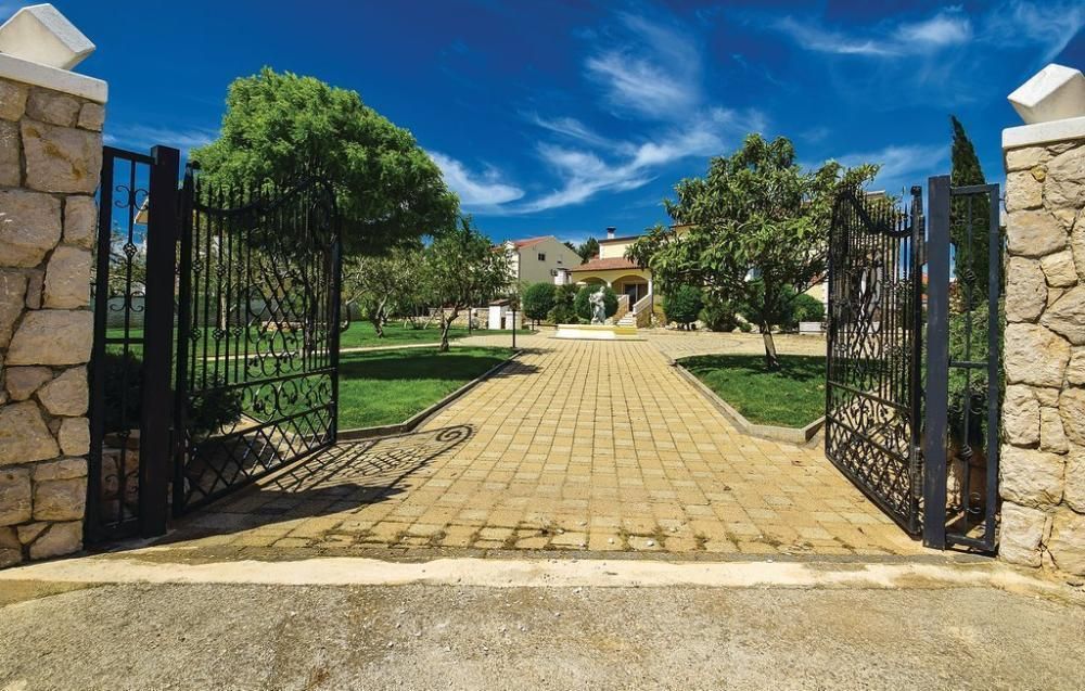 Villa à Vodice, Croatie, 350 m² - image 2