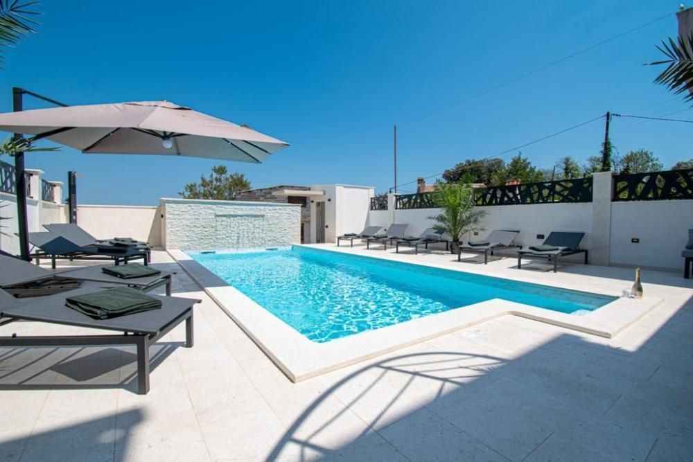 Hotel in Medulin, Croatia, 235 m² - picture 2