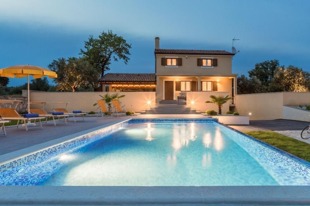 Villa en Fazana, Croacia, 180 m² - imagen 1