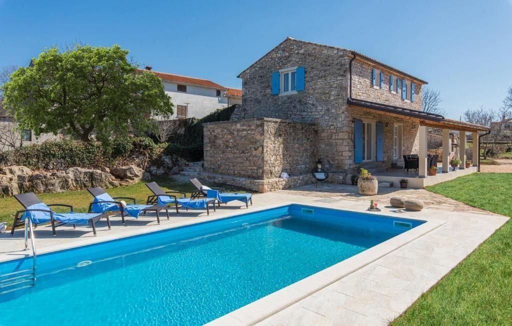 Villa Sveti Lovreč, Croatia, 359 m² - picture 2
