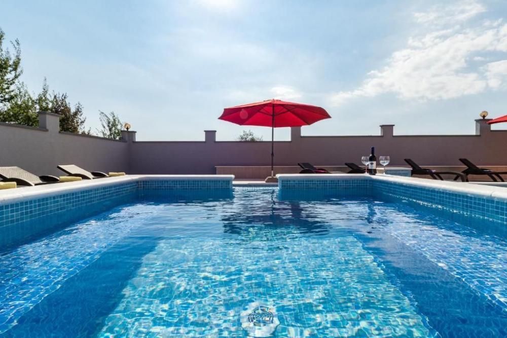 Villa in Pula, Croatia, 350 m² - picture 3