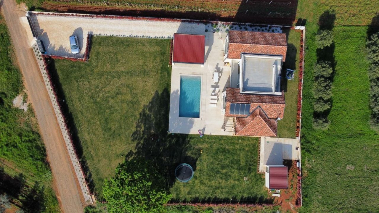 Villa Kastelir, Croatia, 463 m² - picture 3