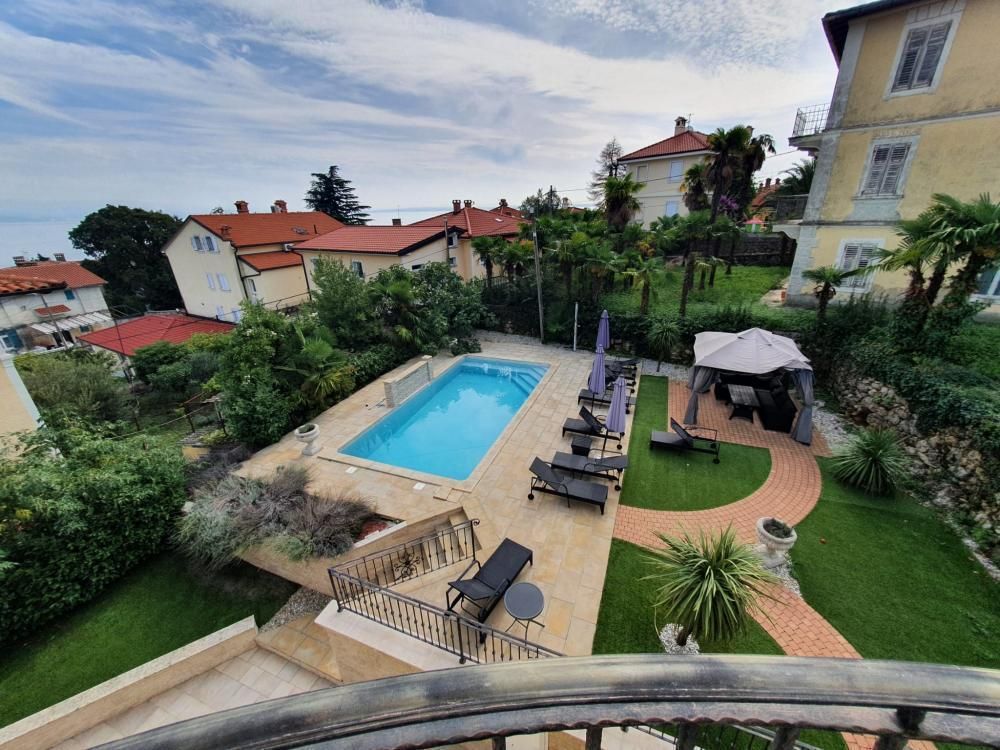 Villa en Lovran, Croacia, 600 m² - imagen 4