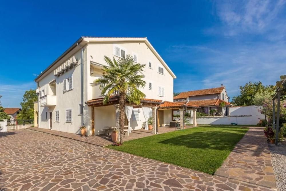 Hotel in Malinska-Dubasnica, Croatia, 681 m² - picture 4