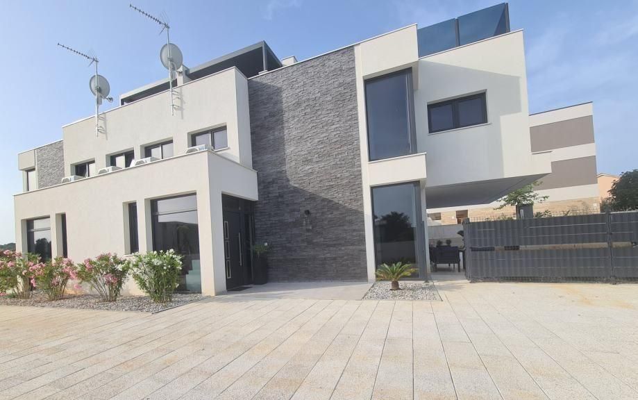 Villa in Pula, Croatia, 156 m² - picture 4