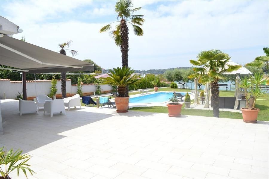 Villa à Pula, Croatie, 260 m² - image 5