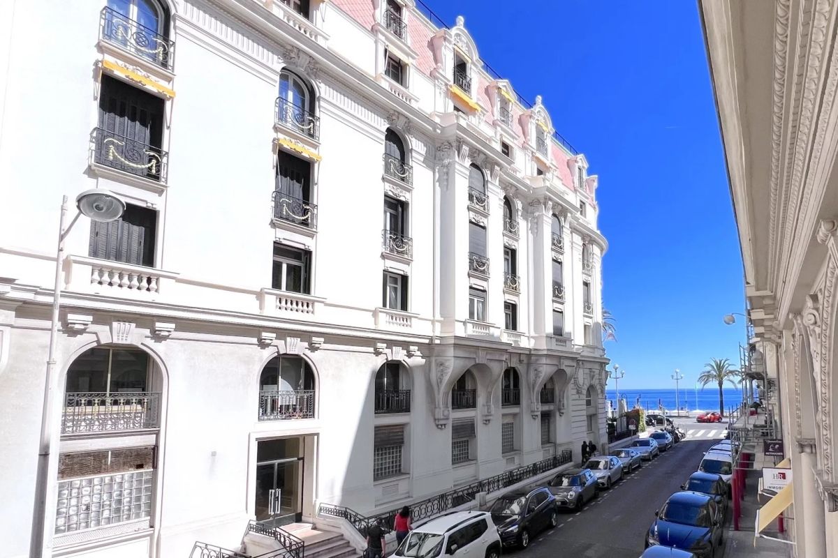 Apartment in Nice, France, 127 m² - picture 1