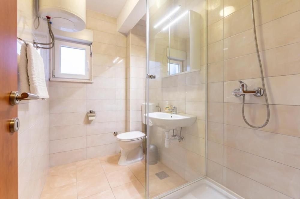 Hotel en Podstrana, Croacia, 468 m² - imagen 11