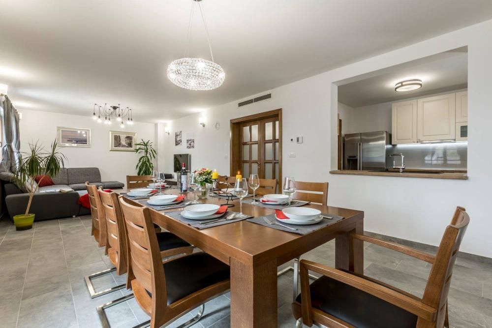 Villa en Omis, Croacia, 330 m² - imagen 11