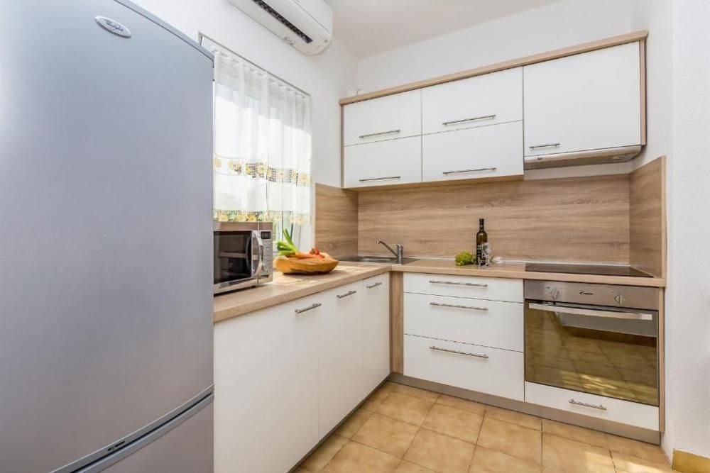 Hotel in Malinska-Dubasnica, Croatia, 681 m² - picture 11