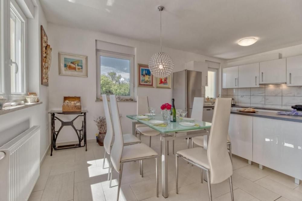 Villa Omisalj, Croatie, 260 m² - image 11