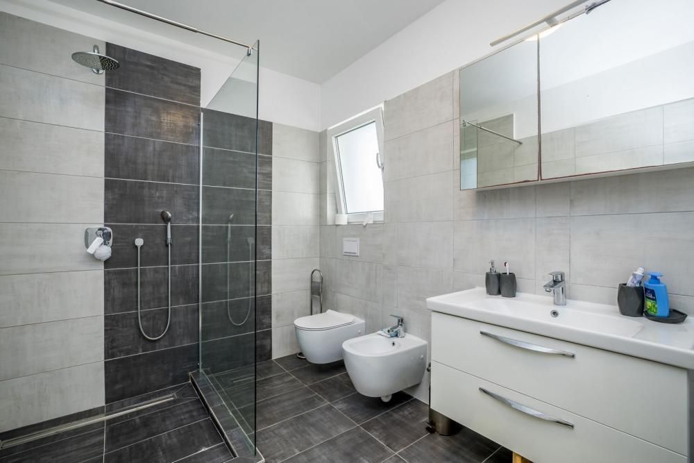 Hotel Čižići, Dobrinj, Croacia, 790 m² - imagen 11