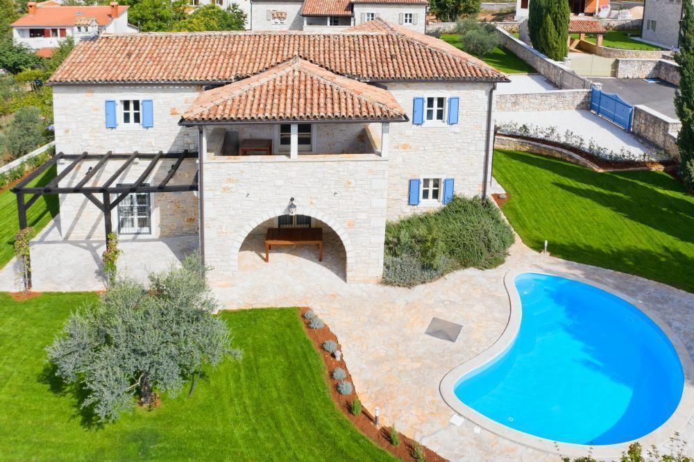 Villa in Tinjan, Croatia - picture 12