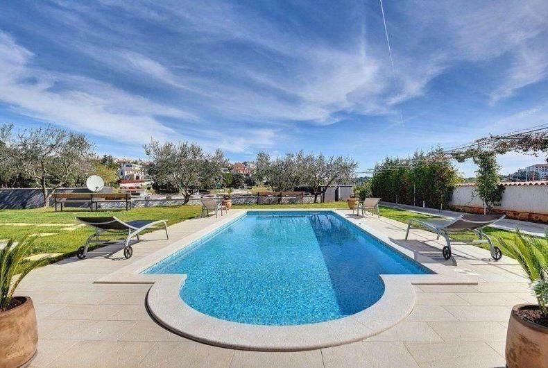 Villa à Pula, Croatie, 260 m² - image 16