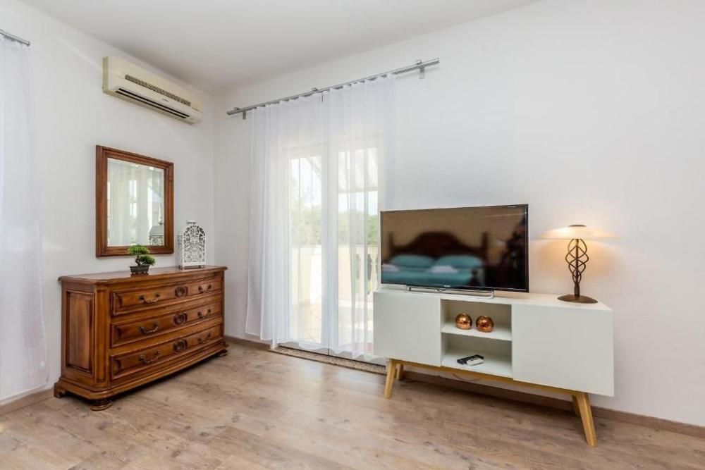 Hotel in Malinska-Dubasnica, Croatia, 681 m² - picture 16