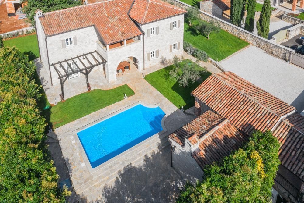 Villa in Tinjan, Croatia - picture 17