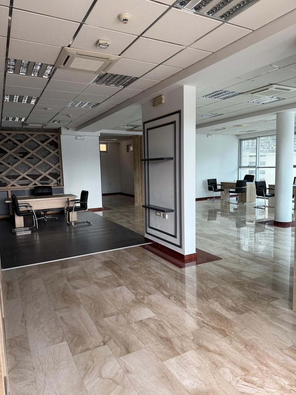 Büro in Becici, Montenegro, 151 m² - Foto 1