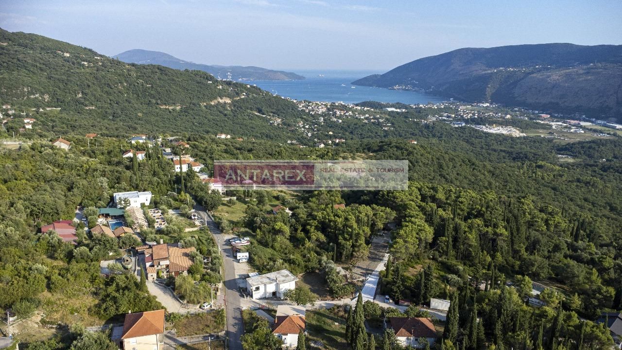 Terrain à Herceg-Novi, Monténégro, 1 830 m² - image 1
