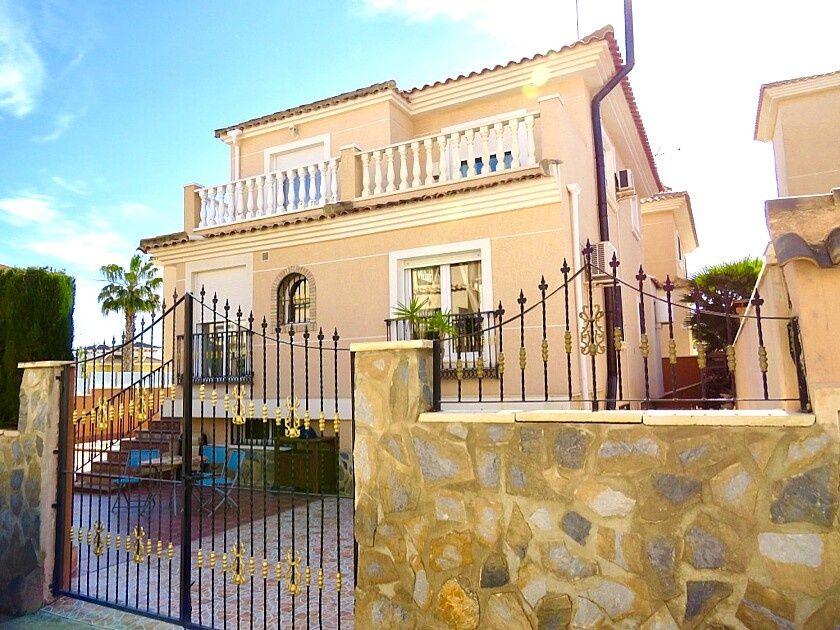 Villa in Torrevieja, Spain, 150 m² - picture 1