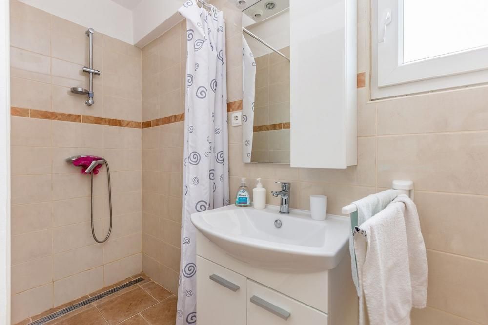 Villa in Malinska-Dubasnica, Croatia, 456 m² - picture 19