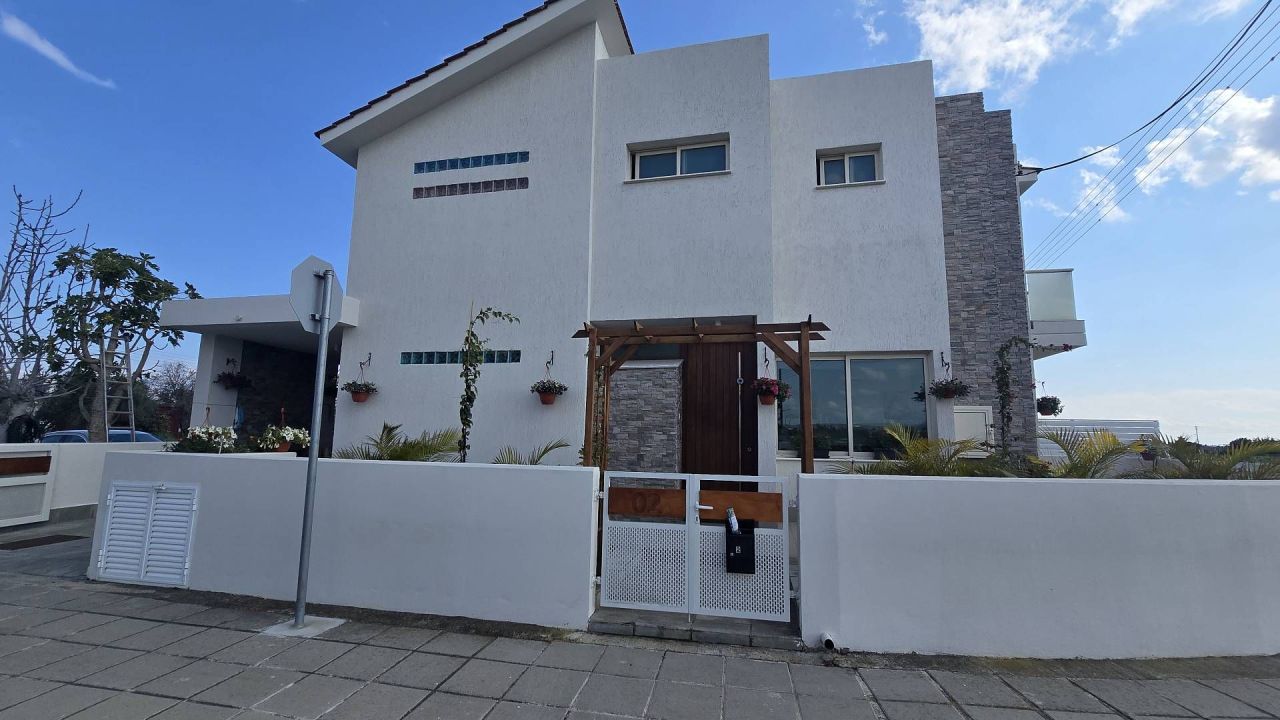 Casa en Lárnaca, Chipre, 150 m² - imagen 1