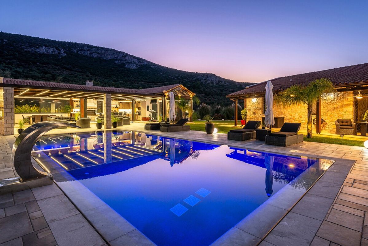 Maison en Péloponnèse, Grèce, 471 m² - image 1