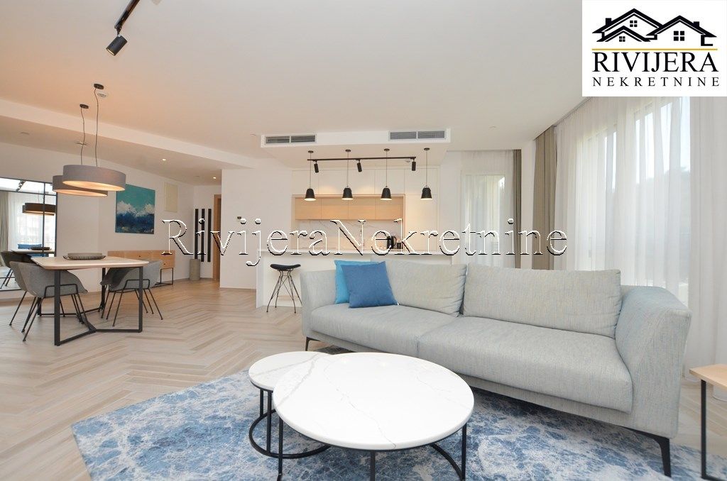 Piso en Herceg-Novi, Montenegro, 129 m² - imagen 1