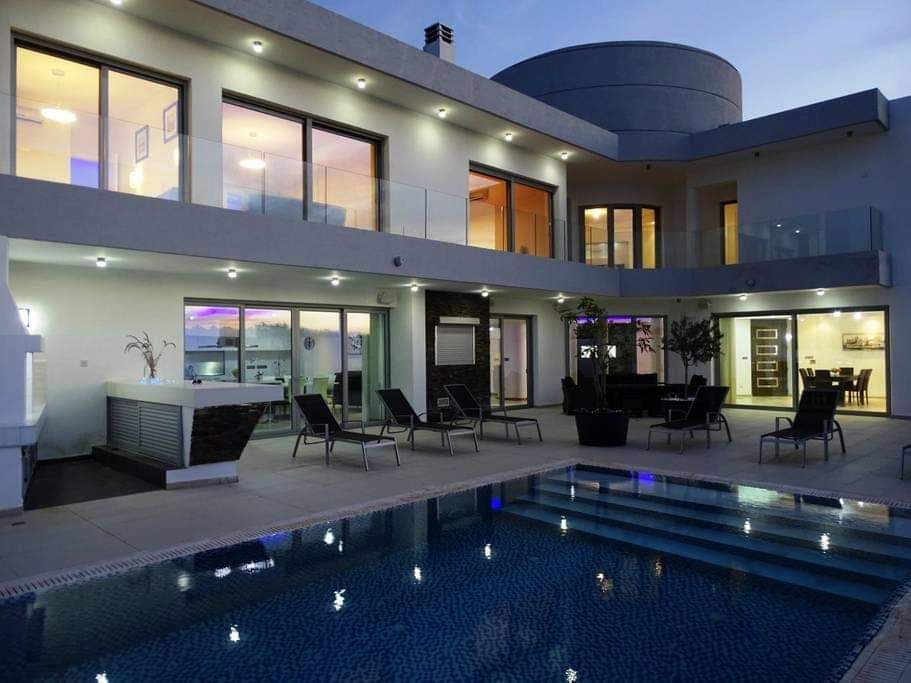 Haus in Larnaka, Zypern, 600 m² - Foto 1