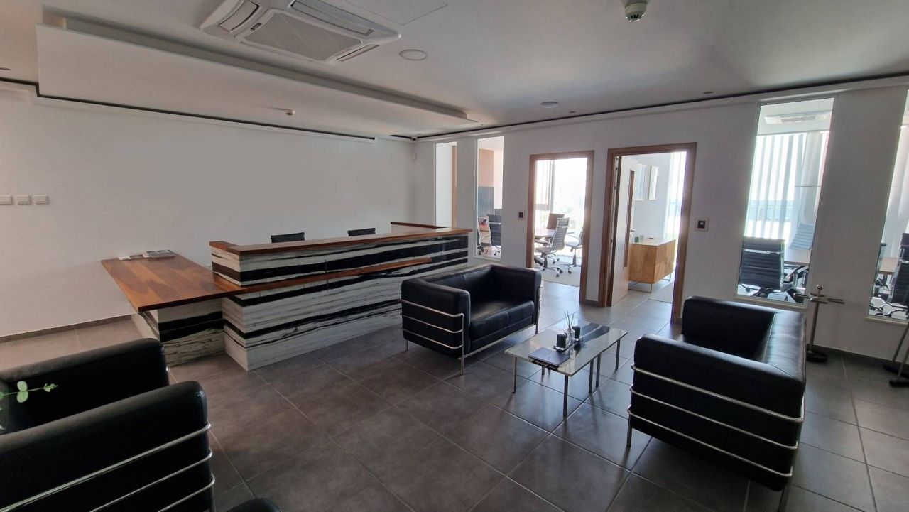 Büro in Larnaka, Zypern, 410 m² - Foto 1